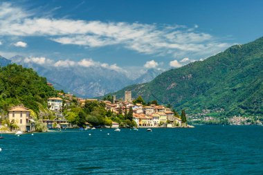 Como Gölü, ya da Lario, Menaggio, Lombardy, İtalya, yaz mevsiminde