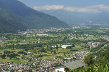 Valtellina Vadisi 'nin panoramik manzarası, Sondrio ili, Lombardy, İtalya, yazın Mello' dan