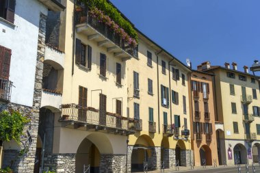 Como Gölü, ya da Lario, Domaso, Lombardy, İtalya, yaz mevsiminde.