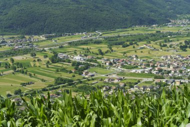 Valtellina Vadisi 'nin panoramik manzarası, Sondrio ili, Lombardy, İtalya, yazın Mello' dan