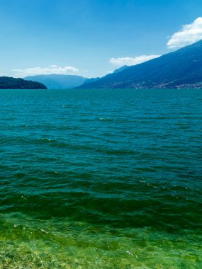 Como Gölü, ya da Lario, Domaso, Lombardy, İtalya, yaz mevsiminde.