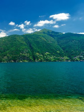 Como Gölü, ya da Lario, Menaggio, Lombardy, İtalya, yaz mevsiminde