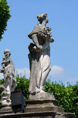 Tremezzo, Como Eyaleti, Lombardy, İtalya: Como Gölü üzerindeki tarihi bir ev olan Villa Carlotta 'nın dışı. Heykeller