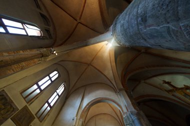 Sant Eustorgio, Roma tarzında Paleohristiyan kilisesi Milan, Lombardy, İtalya. İç mekan