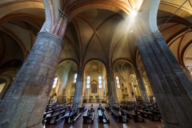 Sant Eustorgio, Roma tarzında Paleohristiyan kilisesi Milan, Lombardy, İtalya. İç mekan