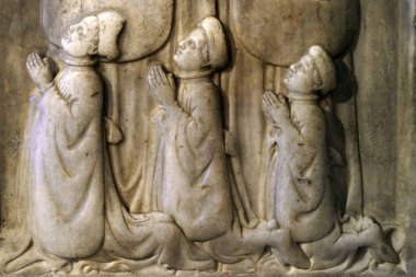 Sant Eustorgio, Roma tarzında Paleohristiyan kilisesi Milan, Lombardy, İtalya. İçerideki heykel