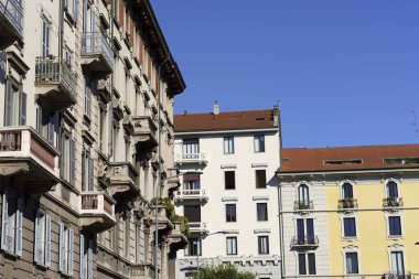 Milan, Lombardy, İtalya: Baracca Meydanı 'ndaki tarihi konut binalarının dışı