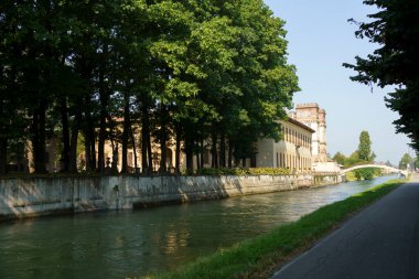 Robecco Konsolosu Naviglio 'da Abbiategrasso' dan Turbigo 'ya (Lombardy, İtalya) kadar bisiklet yolu: Villa Gaia