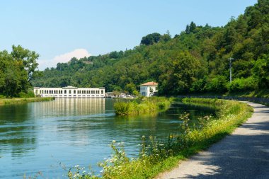 Panperduto Barajı, Varese Bölgesi, Lombardy, İtalya, yaz mevsiminde.