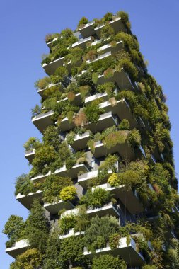 Milan, Lombardiya, İtalya: Bosco Verticale olarak bilinen, balkonları, bitkileri ve ağaçları olan modern konut binaları
