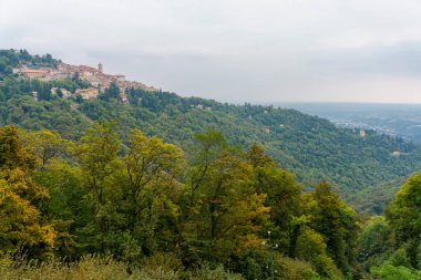 Varese, Lombardy, İtalya: Eylül ayında Campo dei Fiori Ormanı