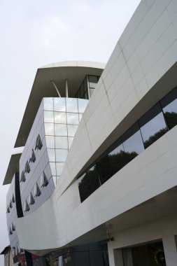 Tradate (Varese, Lombardy, İtalya): Varesina üzerinden modern bina