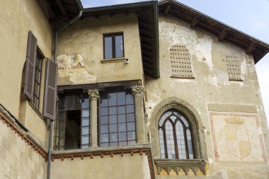 Castiglione Olona, Varese Eyaleti, Lombardy, İtalya: tarihi şehirde eski binalar: saray Branda Castiglioni