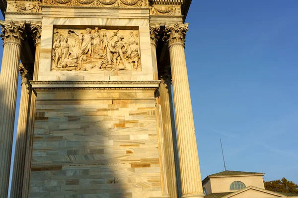 Милан Ломбардия Италия Историческая Арка Arco Della Pace Скульптурами — стоковое фото