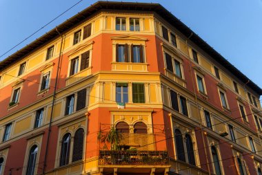 Milan, Lombardy, İtalya: Paolo Sarpi üzerinden eski konut binasının ön cephesi