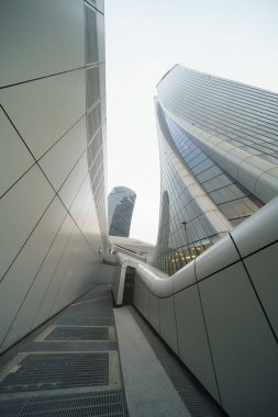 Milan, İtalya: Libeskind ve Hadid kuleleri olan modern şehir hayatı parkı