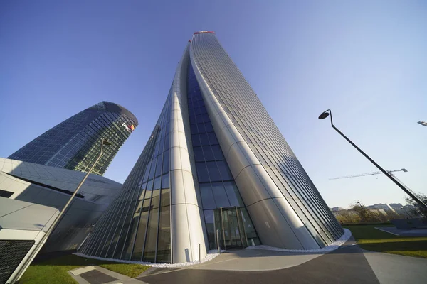 Милан Италия Современный Парк Citylife Башнями Libeskind Hadid — стоковое фото