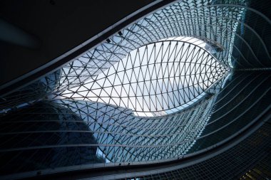 Milano, Lombardiya, İtalya: Avrupa 'nın en büyük kapalı meydanı Piazza Citta di Lombardia olarak bilinen Palazzo Lombardia Sarayı