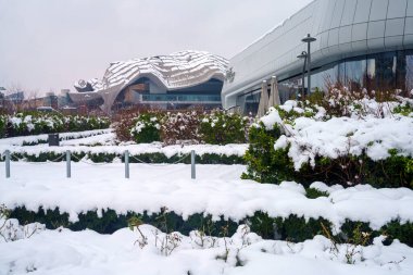 Milan, İtalya: Karlı modern Citylife Park