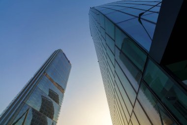 Milan, İtalya: Libeskind ve Isozaki kuleleri ile modern Citylife Park