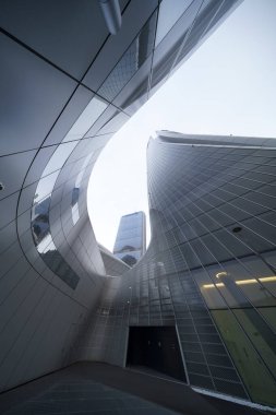 Milan, İtalya: Isozaki ve Hadid kuleleri ile modern Citylife Park