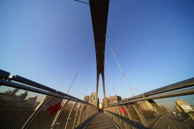 Milan, Lombardy, İtalya: Portello bölgesinde modern köprü