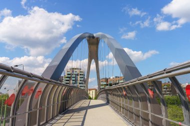 Milan, Lombardy, İtalya: Portello bölgesinde modern köprü