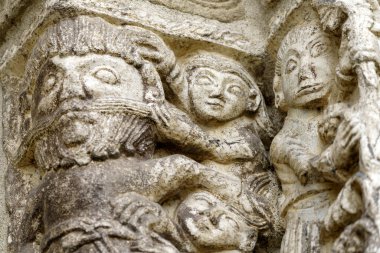 Pavia, Lombardy, İtalya: San Michele Maggiore cephesi, ortaçağ bazilikası 7. yüzyılda inşa edildi ve 12. yüzyılda tamamlandı. Ayrıntı