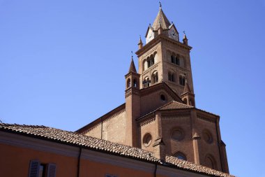 Alba, Cuneo ili, Piedmont, İtalya 'nın tarihi katedrali.