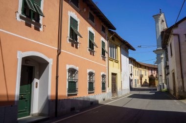 Capriata d Orba, Monferrato 'daki eski kasaba, Alessandria, Piedmont, İtalya. Sokak