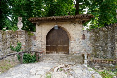 Grazzano Visconti, Piacenza ili, Emilia-Romagna, İtalya: ortaçağ tarzında tarihi bir köy