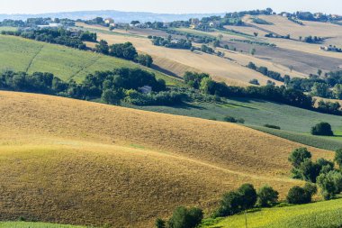 Yürüyüşleri (İtalya): yaz manzara