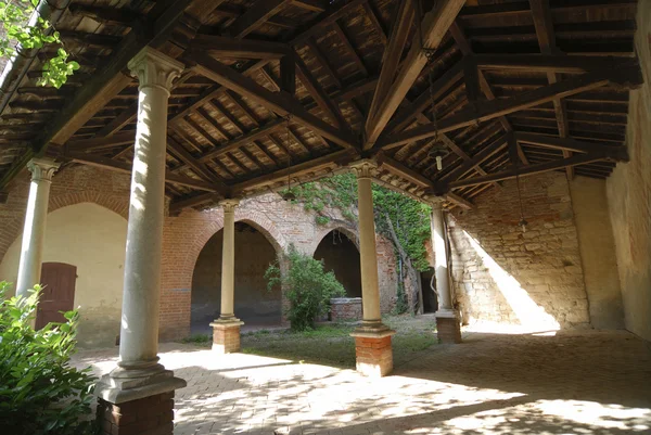 Castelnuovo Bormida (Piemonte, Italia), antico portico — Foto Stock