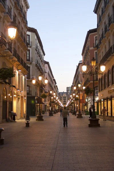 Saragozza (Aragona, Spagna) - Calle Alfonso I la sera — Foto Stock