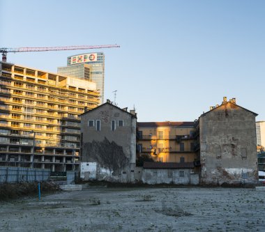 Milan, eski ve modern binalar