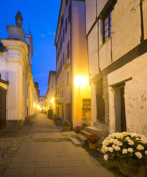 Arquata Scrivia (Italia) om natten – stockfoto