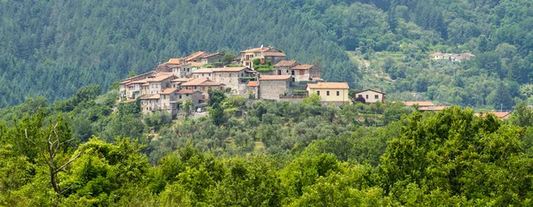 Regnano, antiguo pueblo en Toscana —  Fotos de Stock