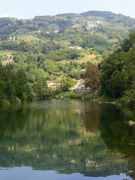Floden Serchio, Toscana (Italien) — Stockfoto