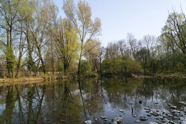 Monza πάρκο: Στο ποτάμι Lambro — Φωτογραφία Αρχείου