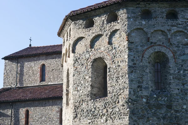 Agliate - kerk van San Pietro — Stockfoto