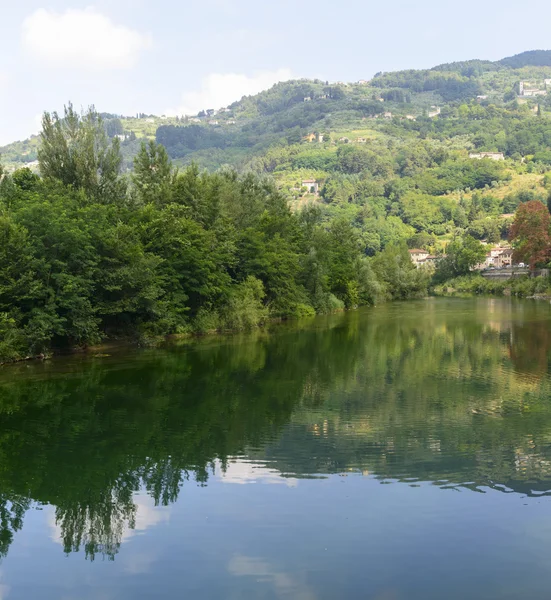 Río Serchio, Toscana (Italia) ) — Foto de Stock