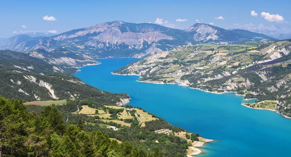 Jezero Serre-Poncon (Francouzské Alpy) — Stock fotografie