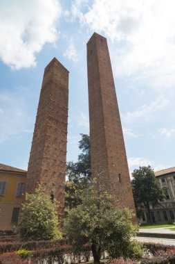 Pavia (İtalya): tarihi kuleleri