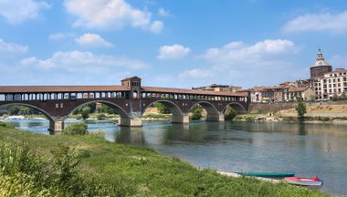 Pavia (İtalya): kapalı köprü