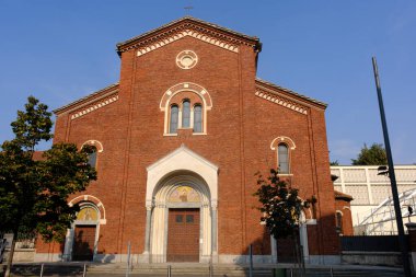 Santa Teresa del Bambino Gesu kilisesi Milano, Lombardy, İtalya 'da Marcantonio Colonna üzerinden. Ön cephe
