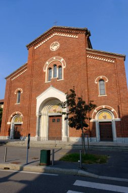 Santa Teresa del Bambino Gesu kilisesi Milano, Lombardy, İtalya 'da Marcantonio Colonna üzerinden. Ön cephe