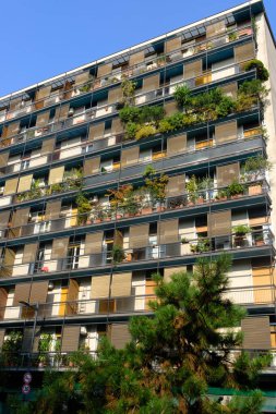 Milano, Lombardiya, İtalya 'da Corso Sempione boyunca modern konut binası