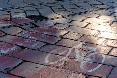 Milano, Lombardiya, İtalya 'da Corso Sempione boyunca bisiklet yolu