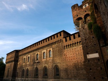 Parco Sempione 'de sonbahar, Milan, Lombardy, İtalya, Castello Sforzesco, ortaçağ kalesi