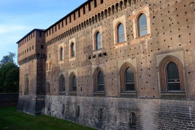 Parco Sempione 'de sonbahar, Milan, Lombardy, İtalya, Castello Sforzesco, ortaçağ kalesi